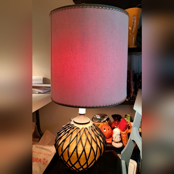 Vintage MCM Black And Gold Spagehtti Lucite Table Lamp - Picture 1 of 5